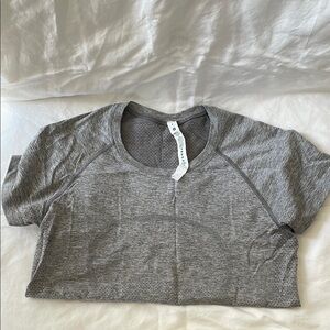 Lululemon Size 8 Gray Short Sleeve Athletic Top